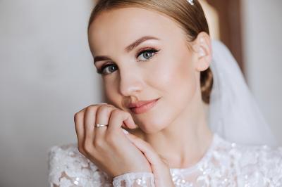 Bride with simple makeup