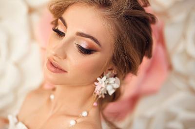 Bride with pink eyeshadow